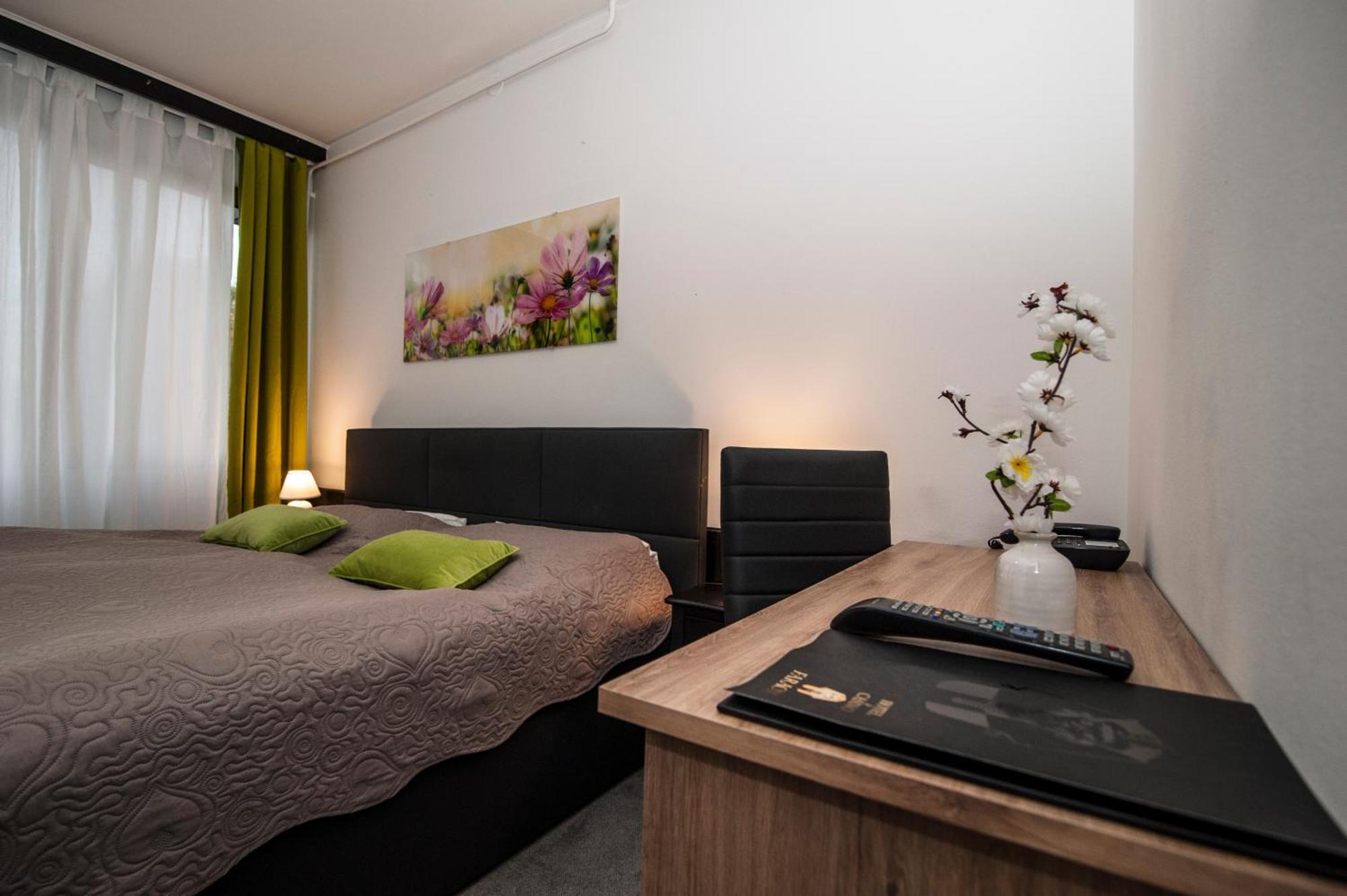 Hotel Faraon Celje Room photo