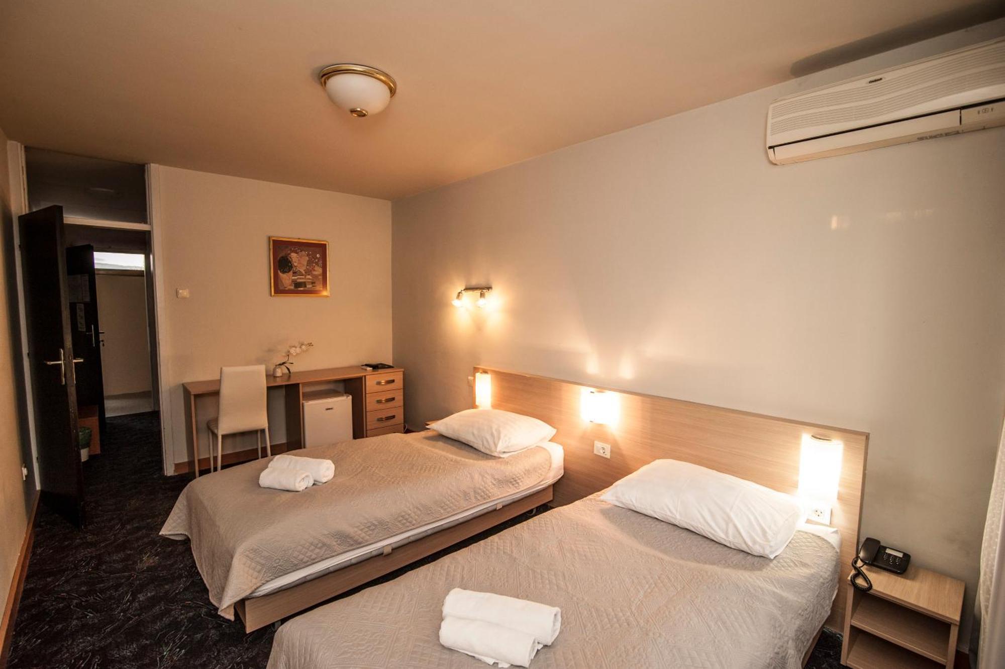 Hotel Faraon Celje Room photo
