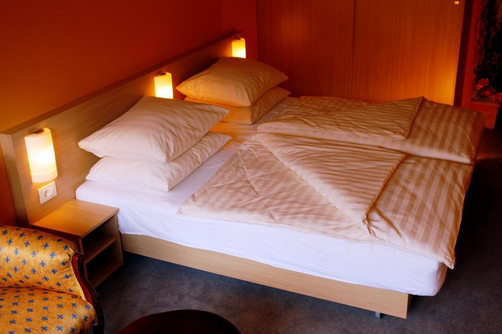 Hotel Faraon Celje Room photo